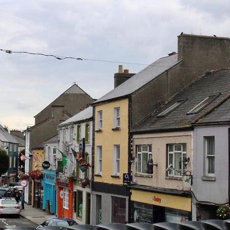Boutique 2-Bed Town Centre Apartment Ballina  Buitenkant foto